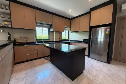 Casa de 4 dormitorios en Pattaya, Tailandia № 212219 - foto 8