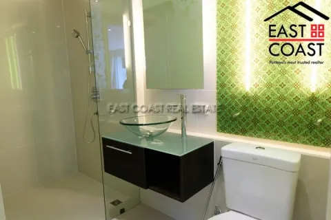 Condominio de 2 dormitorios en Jomtien Beach, Pattaya, Tailandia № 212215 - foto 17