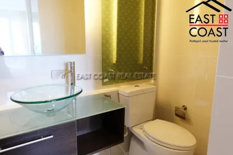 Condominio de 2 dormitorios en Jomtien Beach, Pattaya, Tailandia № 212215 - foto 16