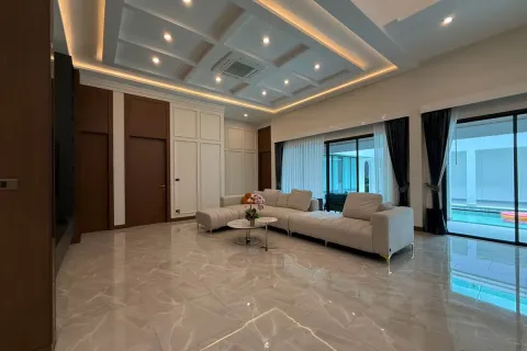 Casa de 5 dormitorios en Pattaya, Tailandia № 212218