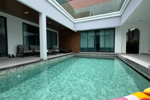 Casa de 5 dormitorios en Pattaya, Tailandia № 212217 - foto 2
