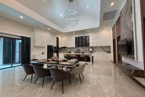 Casa de 5 dormitorios en Pattaya, Tailandia № 212217 - foto 13
