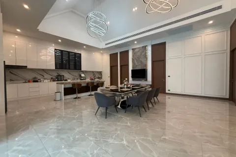 Casa de 5 dormitorios en Pattaya, Tailandia № 212217 - foto 12