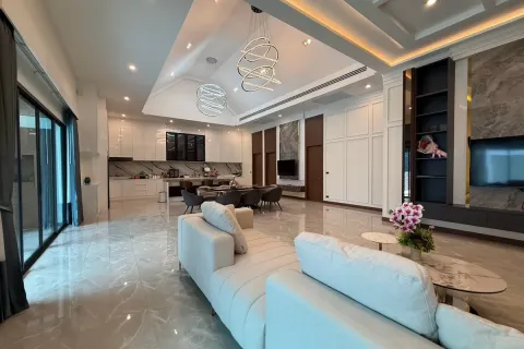 Casa de 5 dormitorios en Pattaya, Tailandia № 212217 - foto 10