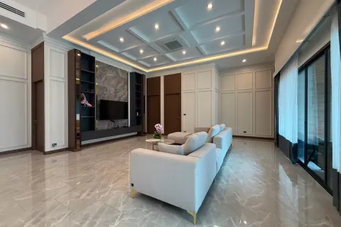 Casa de 5 dormitorios en Pattaya, Tailandia № 212217 - foto 11