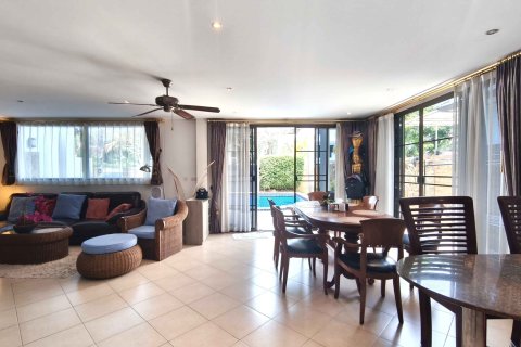 Villa in Rayong, Thailand 3 bedrooms № 154267 - photo 12