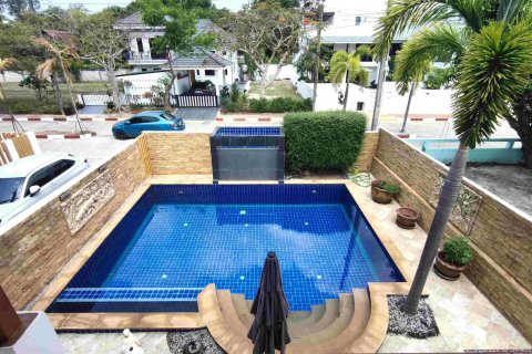 Villa in Rayong, Thailand 3 bedrooms № 154267 - photo 3