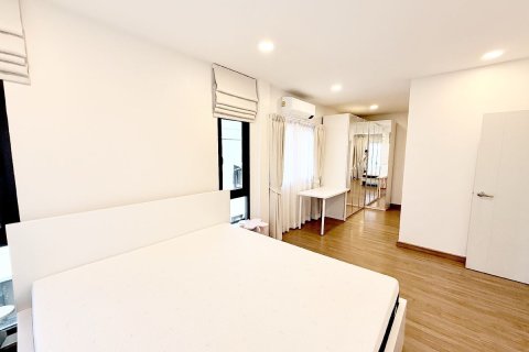 Maison à Bang Kaeo, Thaïlande 3 chambres № 154264 - photo 14