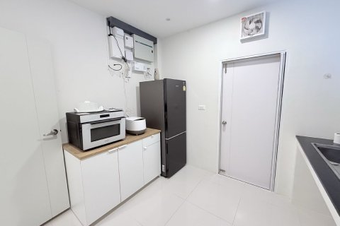 Maison à Bang Kaeo, Thaïlande 3 chambres № 154264 - photo 7