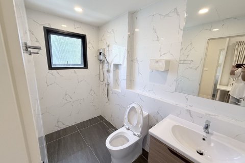 Maison à Bang Kaeo, Thaïlande 3 chambres № 154264 - photo 12