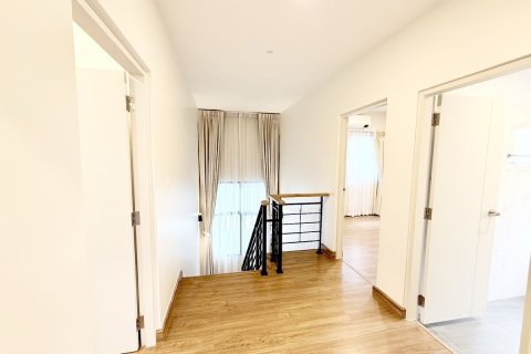 Maison à Bang Kaeo, Thaïlande 3 chambres № 154264 - photo 8