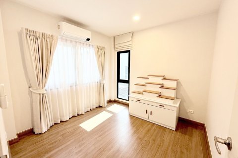 Maison à Bang Kaeo, Thaïlande 3 chambres № 154264 - photo 13