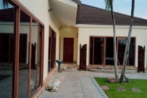 House in Hua Hin, Thailand 3 bedrooms № 154268 - photo 2