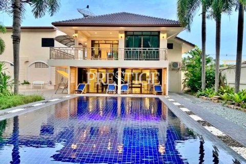 House in Pattaya, Thailand 4 bedrooms № 198410