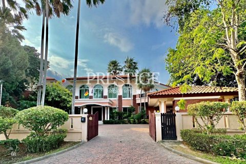 House in Pattaya, Thailand 4 bedrooms № 198404 - photo 23