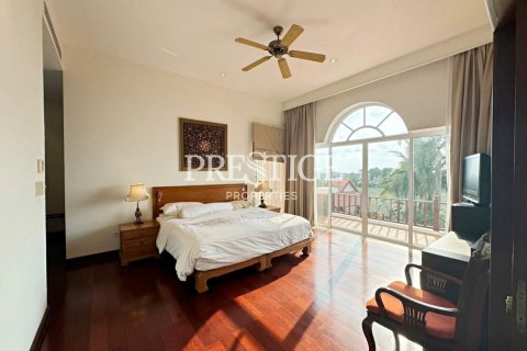 House in Pattaya, Thailand 4 bedrooms № 198404 - photo 9
