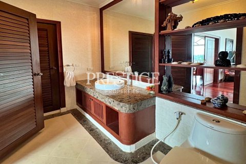 House in Pattaya, Thailand 4 bedrooms № 198404 - photo 12