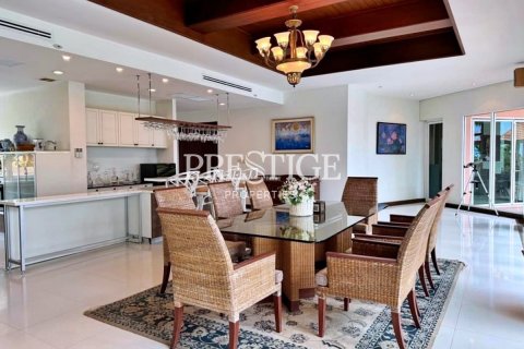 House in Pattaya, Thailand 4 bedrooms № 198404 - photo 4