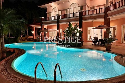 House in Pattaya, Thailand 4 bedrooms № 198404 - photo 21
