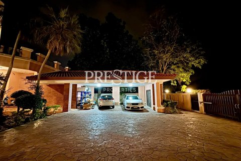 House in Pattaya, Thailand 4 bedrooms № 198404 - photo 19