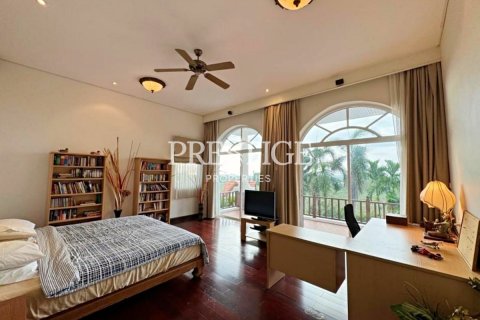 House in Pattaya, Thailand 4 bedrooms № 198404 - photo 10