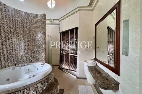 House in Pattaya, Thailand 4 bedrooms № 198404 - photo 13