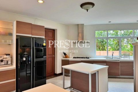 House in Pattaya, Thailand 4 bedrooms № 198404 - photo 7