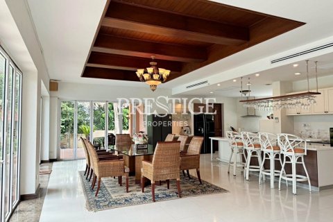 House in Pattaya, Thailand 4 bedrooms № 198404 - photo 3