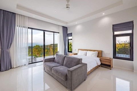 Villa in Ko Samui, Thailand 4 bedrooms № 179946 - photo 2