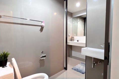 Studio dans le Condo à Khlong Toei, Bangkok, Thaïlande  № 136111 - photo 11