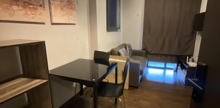 Studio in the Condo in Khlong Toei, Bangkok, Thailand № 136113