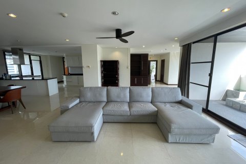 Кондоминиум с 3 спальнями в Бангкоке, Таиланд № 143623 - фото 1