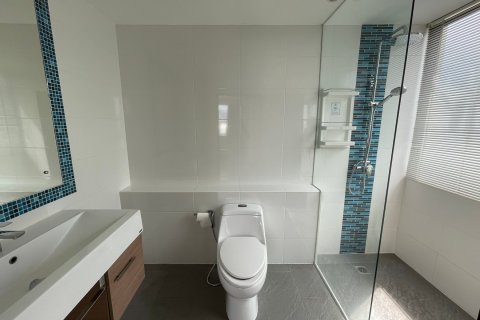 Кондоминиум с 3 спальнями в Бангкоке, Таиланд № 143623 - фото 16