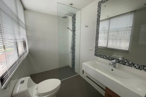 Кондоминиум с 3 спальнями в Бангкоке, Таиланд № 143623 - фото 19