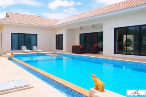 Villa in Pattaya, Thailand 4 bedrooms № 193127