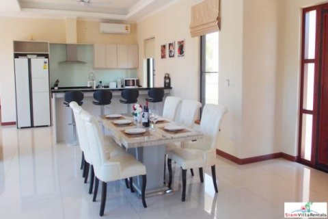 Villa in Pattaya, Thailand 4 bedrooms № 193127 - photo 3