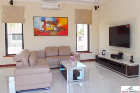 Villa in Pattaya, Thailand 4 bedrooms № 193127 - photo 5