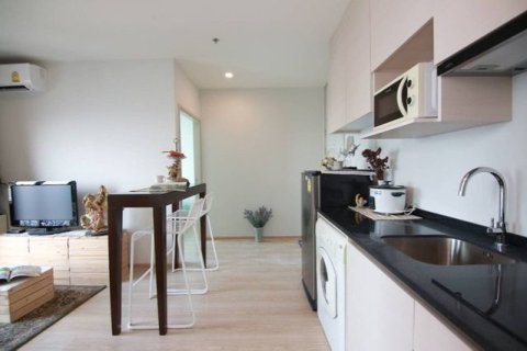 Condo à Huai Khwang, Bangkok, Thaïlande, 2 chambres № 167582 - photo 5