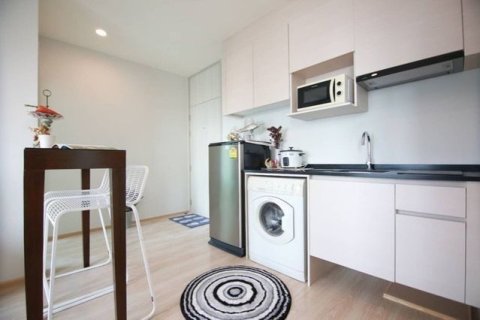 Condo à Huai Khwang, Bangkok, Thaïlande, 2 chambres № 167582 - photo 4