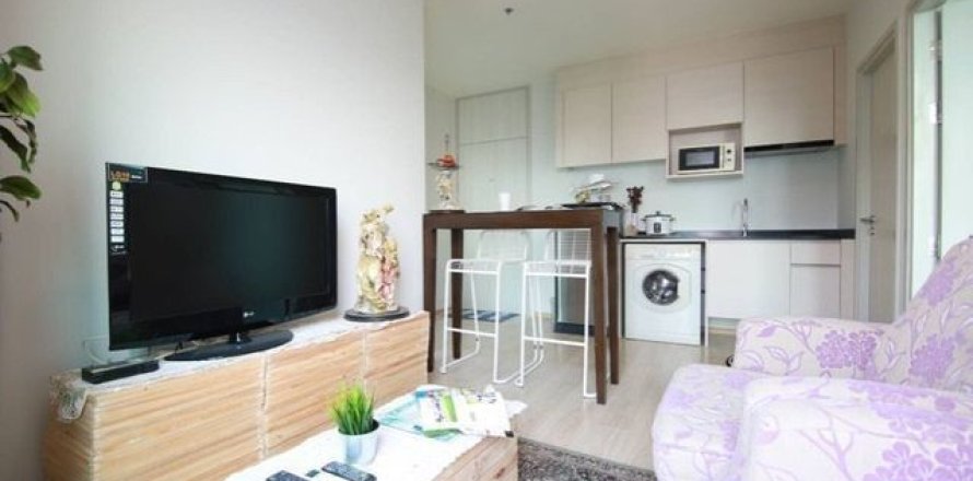 Condo à Huai Khwang, Bangkok, Thaïlande, 2 chambres № 167582