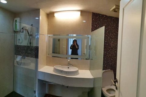 Кондоминиум с 2 спальнями в Бангкапи, Бангкок, Таиланд № 167581 - фото 7