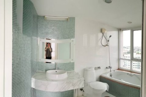 Кондоминиум с 2 спальнями в Бангкапи, Бангкок, Таиланд № 167581 - фото 10