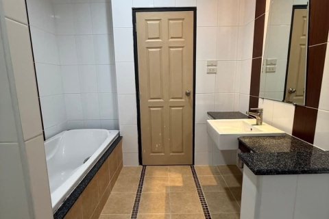 House in Pattaya, Thailand 3 bedrooms № 167578 - photo 20