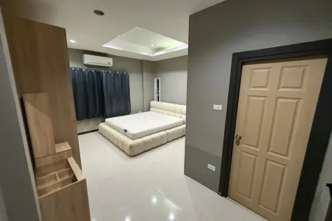 House in Pattaya, Thailand 3 bedrooms № 167578 - photo 12