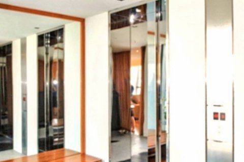 Condo in Bangkok, Thailand, 3 bedrooms № 119116 - photo 7