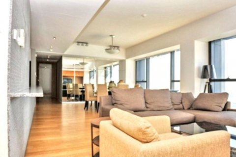 Condo in Bangkok, Thailand, 3 bedrooms № 119116 - photo 1