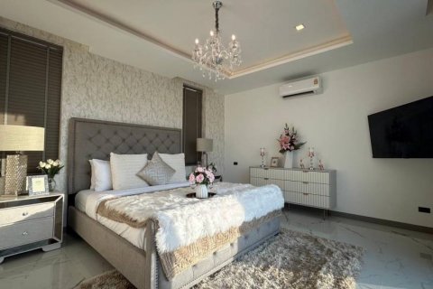 Villa in Bang Lamung, Thailand 4 bedrooms № 116312 - photo 9
