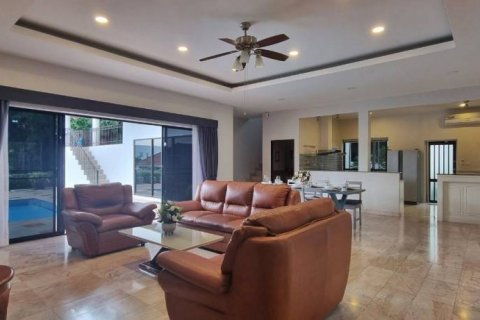 Villa in Pattaya, Thailand 5 bedrooms № 114615 - photo 3