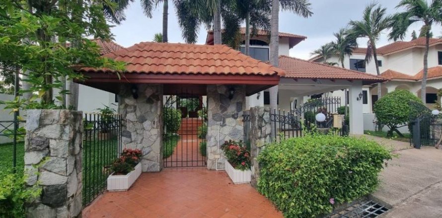 Villa in Pattaya, Thailand 5 bedrooms № 114615