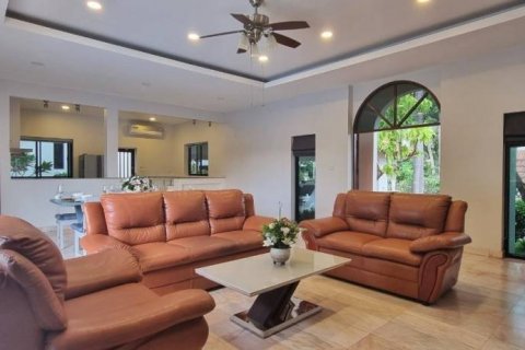 Villa in Pattaya, Thailand 5 bedrooms № 114615 - photo 2